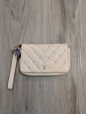 ✨3/$20✨ Victoria's Secret Cream Quilted Wristlet Clutch with Gold Studs